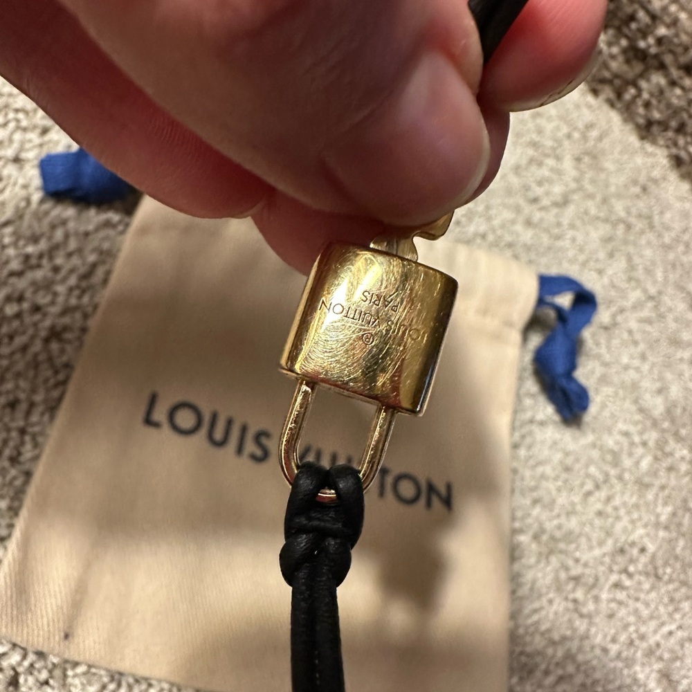 Louis Vuitton black padlock bracelet size 17 - Picture 4 of 9